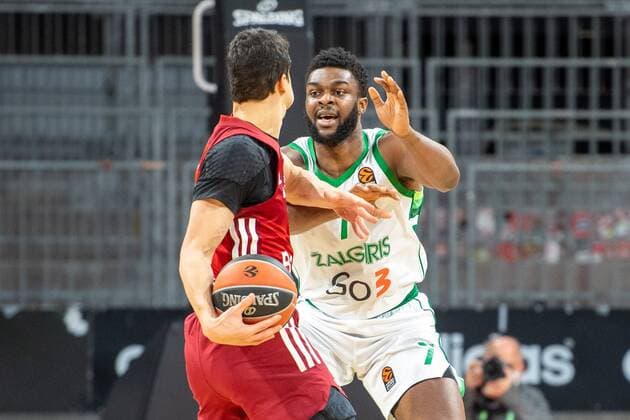 Vladimir Lucic 11 FC Bayern , Josh Nebo 7 Zalgiris Kaunas , FC Bayern Basketball vs Zalgiris Kaunas, Euroleague, 11 01 2022 Muenchen Bayern Germany Copyright: xkolbert-press UlrichxGamelx