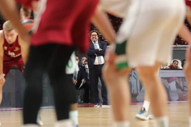 Andrea Trinchieri Bayern Basketball, Head Coach GER, FC Bayern Basketball vs BC Zalgiris Kaunas, Basketball, EuroLeague, Season 2021 2022, 11 01 2022, GER, FC Bayern Basketball vs BC Zalgiris Kaunas, Basketball, EuroLeague, Season 2021 2022, 11 01 2022, Muenchen Copyright: xEIBNER MarcelxEngelbrechtx EP_EER
