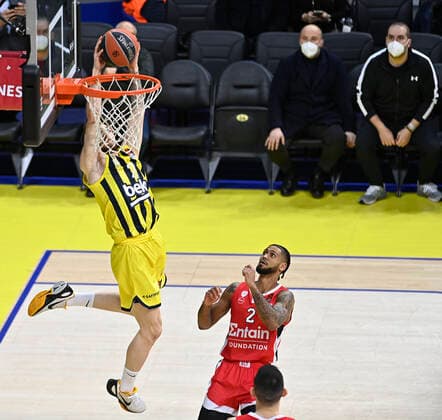 Sehmus Hazer (L) of Fenerbahce Beko Istanbul and Tyler Dorsey (R) of Olympiacos Piraeus during the Turkish Airlines Euroleague Basketball match between Fenerbahce Beko Istanbul and Olympiacos Piraeus at Ulker Arena in Istanbul , Turkey on January 11, 2022. ( Photo : Seskimphoto ) 