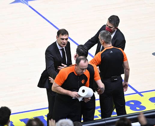 Olympiacos Piraeus coach Georgios Bartzokas had 2 back to back technichals and ejected during the Turkish Airlines Euroleague Basketball match between Fenerbahce Beko Istanbul and Olympiacos Piraeus at Ulker Arena in Istanbul , Turkey on January 11, 2022. ( Photo : Seskimphoto ) 