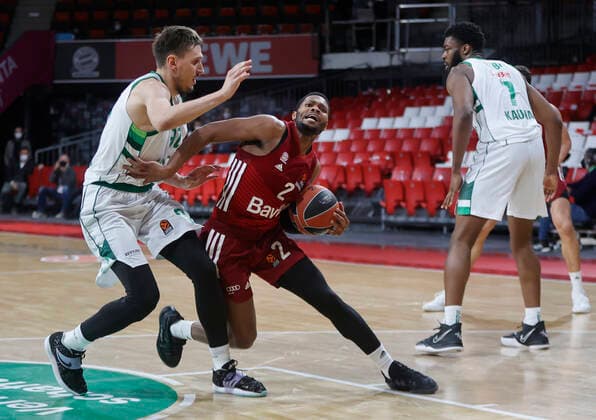 11 01 2022, Basketball Euroleague, FC Bayern vs Zalgiris Kaunas, Audi Dome Muenchen, Sport, in the picture Mantas Kalnietis Kaunas vs Corey Walden FCB Basketball