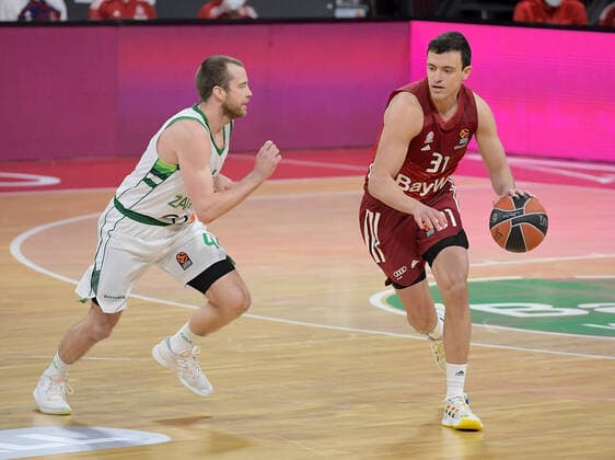 11 01 2022, xemx, Basketball Euroleague, FC Bayern Muenchen Zalgiris Kaunas emspor, v l Lukas Lekavicius Zalgiris Kaunas , Zan Mark Sisko FC Bayern Basketball Muenchen