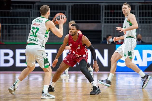 Janis Strelnieks 32 Zalgiris Kaunas , Corey Walden 2 FC Bayern , FC Bayern Basketball vs Zalgiris Kaunas, Euroleague, 11 01 2022 Munich Bavaria Germany Copyright: xkolbert-press UlrichxGamelx