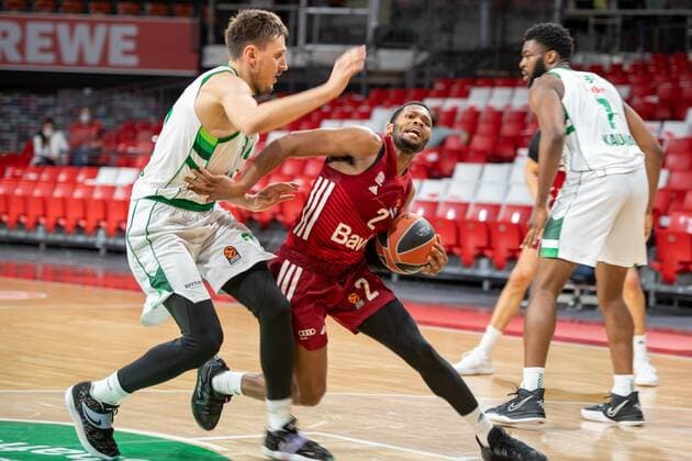 Janis Strelnieks 32 Zalgiris Kaunas , Corey Walden 2 FC Bayern , FC Bayern Basketball vs Zalgiris Kaunas, Euroleague, 11 01 2022 Munich Bavaria Germany Copyright: xkolbert-press UlrichxGamelx