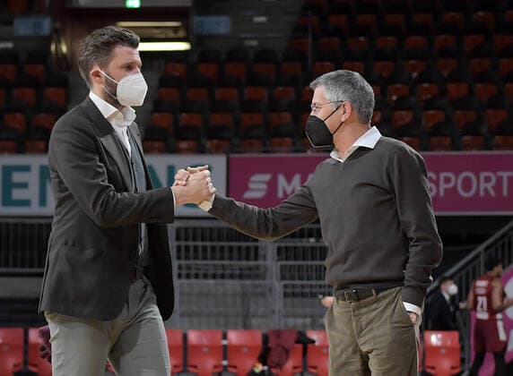 11 01 2022, xemx, Basketball Euroleague, FC Bayern Muenchen Zalgiris Kaunas emspor, f l Managing Director Marco Pesic FC Bayern Basketball , President Herbert Hainer FC Bayern Muenchen Muenchen
