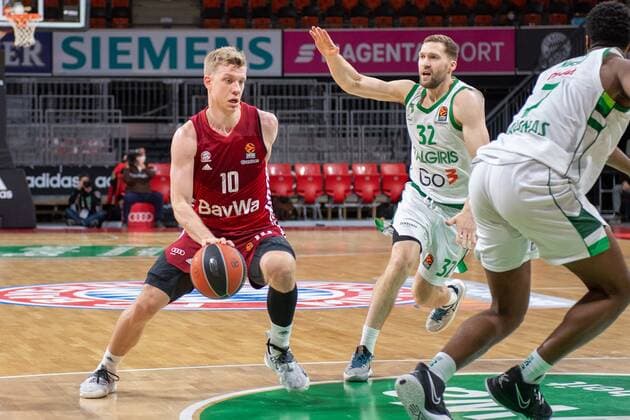 Ognjen Jaramaz 10 FC Bayern , Janis Strelnieks 32 Zalgiris Kaunas , FC Bayern Basketball vs Zalgiris Kaunas, Euroleague, 11 01 2022 Muenchen Bayern Germany Copyright: xkolbert-press UlrichxGamelx