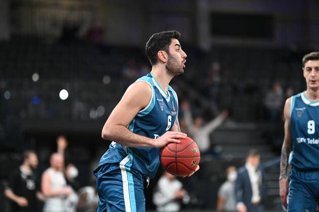 Basketball I Men I Season 2021 2022 I EuroCup I Group A I Hamburg Towers Turk Telekom Ankara I 11 01 2022 Erdi Gulaslan 6, Turk Telekom Ankara Hamburg Wilhelmsburg edel optics de Arena Hamburg Germany Copyright: xLobeca Schlikisx