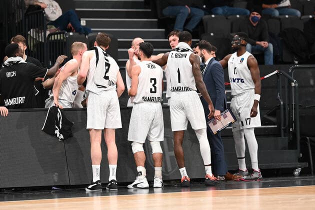 Basketball I men I season 2021 2022 I EuroCup I Group A I Hamburg Towers Turk Telekom Ankara I 11 01 2022 Hamburg Towers discuss Hamburg Wilhelmsburg edel optics de Arena Hamburg Germany Copyright: xLobeca Schlikisx