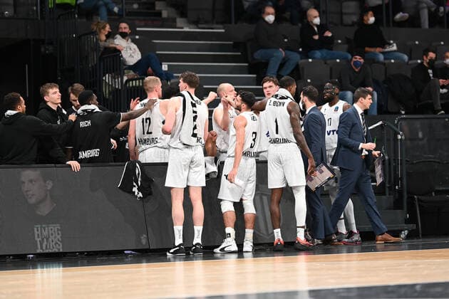 Basketball I men I season 2021 2022 I EuroCup I Group A I Hamburg Towers Turk Telekom Ankara I 11 01 2022 Hamburg Towers discuss Hamburg Wilhelmsburg edel optics de Arena Hamburg Germany Copyright: xLobeca Schlikisx