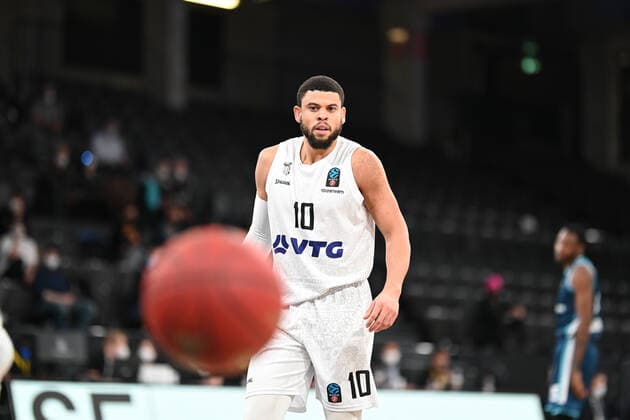 Basketball I Men I Season 2021 2022 I EuroCup I Group A I Hamburg Towers Turk Telekom Ankara I 11 01 2022 crop, portrait, single image, single photo, full body, half body, body, Ray McCallum 10, Hamburg Towers Hamburg Wilhelmsburg edel optics de Arena Hamburg Germany Copyright: xLobeca Schlikisx