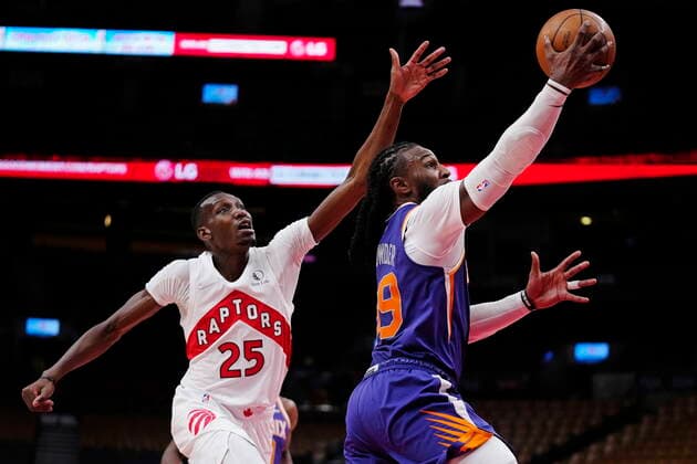 January 11, 2022, Toronto, ON, CANADA: Phoenix Suns forward Jae Crowder (99) drives past Toronto Raptors forward Chris Boucher (25) during first half NBA, Basketball Herren, USA basketball action in Toronto on Tuesday, January 11, 2022. Canada News - January 11, 2022  - ZUMAc35_ 20220111_zaf_c35_050 Copyright: xFrankxGunnx