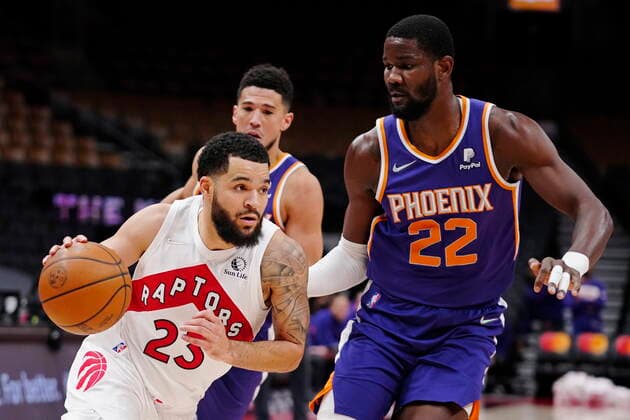 January 11, 2022, Toronto, ON, CANADA: Toronto Raptors guard Fred VanVleet (23) drives around Phoenix Suns centre Deandre Ayton (22) during second half NBA, Basketball Herren, USA basketball action in Toronto on Tuesday, January 11, 2022. Canada News - January 11, 2022  - ZUMAc35_ 20220111_zaf_c35_054 Copyright: xFrankxGunnx