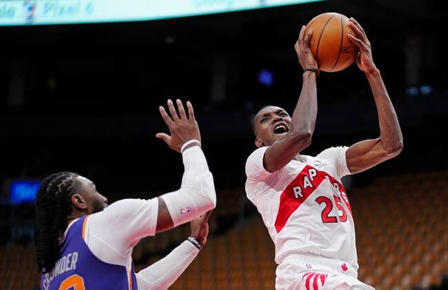 January 11, 2022, Toronto, ON, CANADA: Toronto Raptors forward Chris Boucher (25) shoots over Phoenix Suns forward Jae Crowder (99) during second half NBA, Basketball Herren, USA basketball action in Toronto on Tuesday, January 11, 2022. Canada News - January 11, 2022  - ZUMAc35_ 20220111_zaf_c35_063 Copyright: xFrankxGunnx
