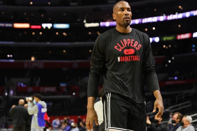 Serge Ibaka of the Clippers walks on the court while warming up before the NBA, Basketball Herren, USA game between Los Angeles Clippers and Denver Nuggets, at the Crypto.com Arena in Los Angeles (United States). Los Angeles Clippers vs Denver Nuggets !ACHTUNG: NUR REDAKTIONELLE NUTZUNG!  Copyright: xPhillipxKimx AME8433 20220112-c2f41cc01bf6ec21891113ad2389f60b63e090e5
