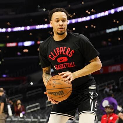 Amir Coffey of the Clippers warms up before the NBA, Basketball Herren, USA game between Los Angeles Clippers and Denver Nuggets, at the Crypto.com Arena in Los Angeles (United States). Los Angeles Clippers vs Denver Nuggets !ACHTUNG: NUR REDAKTIONELLE NUTZUNG!  Copyright: xPhillipxKimx AME8440 20220112-b2f450ea60a54aad70b0be6f8f15e5e08da0ff68