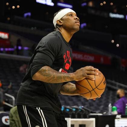Eric Bledsoe of the Clippers warms up before the NBA, Basketball Herren, USA game between Los Angeles Clippers and Denver Nuggets, at the Crypto.com Arena in Los Angeles (United States). Los Angeles Clippers vs Denver Nuggets !ACHTUNG: NUR REDAKTIONELLE NUTZUNG!  Copyright: xPhillipxKimx AME8442 20220112-bfb749bffd59ceb8262ee87f2d578ec7c623311e
