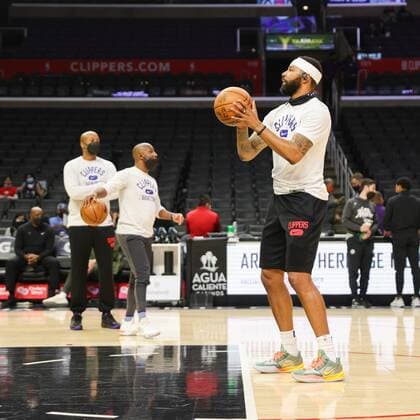 Marcus Morris Sr. of the Clippers warms up before the NBA, Basketball Herren, USA game between Los Angeles Clippers and Denver Nuggets, at the Crypto.com Arena in Los Angeles (United States). Los Angeles Clippers vs Denver Nuggets !ACHTUNG: NUR REDAKTIONELLE NUTZUNG!  Copyright: xPhillipxKimx AME8439 20220112-c354e04387f9e05d99b61ec40092e3a0805ba93d
