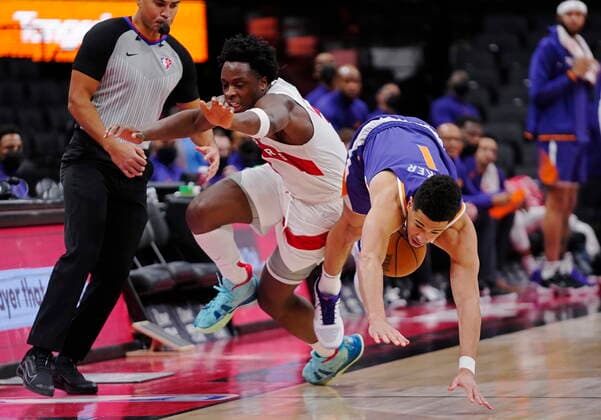 January 11, 2022, Toronto, ON, CANADA: Toronto Raptors forward OG Anunoby (3) and Phoenix Suns guard Devin Booker (1) battle for the ball during second half NBA, Basketball Herren, USA basketball action in Toronto on Tuesday, January 11, 2022. Canada News - January 11, 2022  - ZUMAc35_ 20220111_zaf_c35_066 Copyright: xFrankxGunnx