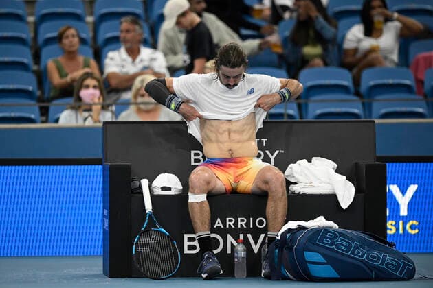 12th January 2022: Ken Rosewall Arena, Sydney Olympic Park, Sydney, Australia; Sydney Tennis Classic, Day 4: Jordan Thompson of Australia has a change of shirts during his match with Reilly Opelka of USA  ActionPlus12355648 NigelxOwen