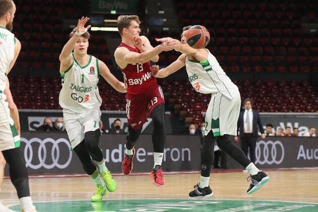 Andreas Obst Bayern Basketball, 13 plays a pass GER, FC Bayern Basketball vs BC Zalgiris Kaunas, basketball, EuroLeague, 2021 2022 season, 11 01 2022, GER, FC Bayern Basketball vs BC Zalgiris Kaunas, basketball, EuroLeague, 2021 2022 season, 11 01 2022, Munich Copyright: xEIBNER MarcelxEngelbrechtx EP_EER