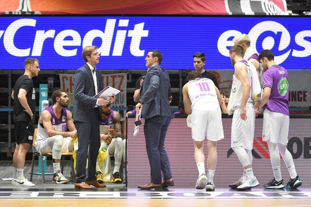Team of BG Goettingen frustrated, Niners Chemnitz vs BG Goettingen, easycredit Basketball Bundesliga, 12 01 2022 Niners Chemnitz vs BG Goettingen, easycredit Basketball Bundesliga, 12 01 2022 Chemnitz Copyright: xBertxHarzer xEibner-xPressefotox