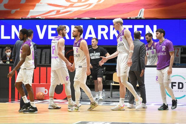 Team of BG Goettingen frustrated, Niners Chemnitz vs BG Goettingen, easycredit Basketball Bundesliga, 12 01 2022 Niners Chemnitz vs BG Goettingen, easycredit Basketball Bundesliga, 12 01 2022 Chemnitz Copyright: xBertxHarzer xEibner-xPressefotox