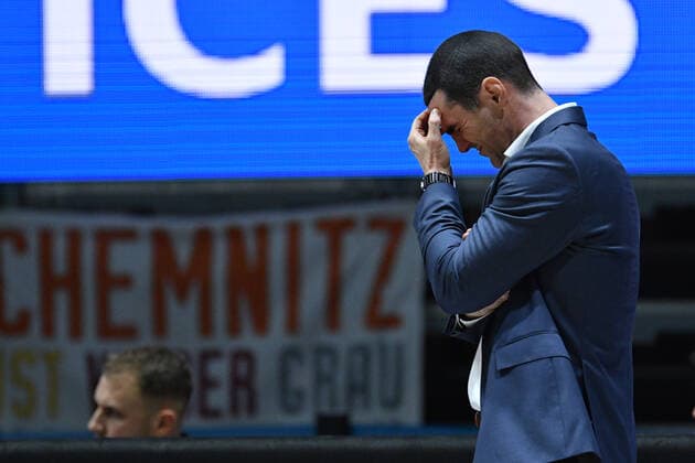 Roel Moors head coach, head coach, BG Goettingen frustrated, Niners Chemnitz vs BG Goettingen, easycredit Basketball Bundesliga, 12 01 2022 Niners Chemnitz vs BG Goettingen, easycredit Basketball Bundesliga, 12 01 2022 Chemnitz Copyright: xBertxHarzer xEibner-xPressefotox