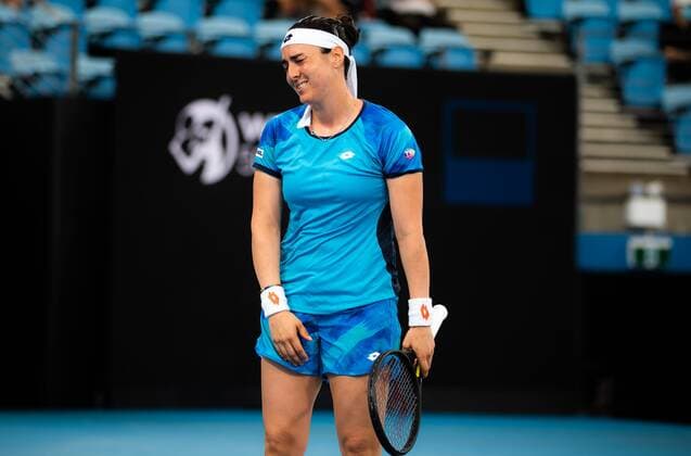 Mandatory Credit: Photo by Rob Prange Shutterstock (12751288b) Ons Jabeur of Tunisia in action during the quarter-final of the 2022 Sydney Tennis Classic WTA, Tennis Damen 500 tennis tournament Sydney Tennis Classic, Day 4, Tennis, Olympic Park, Sydney, Australia - 13 Jan 2022 Sydney Tennis Classic, Day 4, Tennis, Olympic Park, Sydney, Australia - 13 Jan 2022 Copyright: xRobxPrange Shutterstockx 12751288b