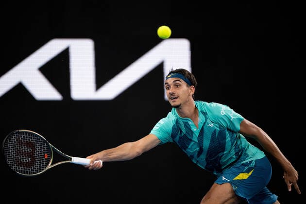Tennis, ATP-Turnier in Sydney SYDNEY TENNIS CLASSIC, Lorenzo Sonego of Italy in action during his match against Aslan Karatsev of Russia on Day 4 of the Sydney Tennis Classic at Ken Rosewall Arena, in Sydney, Thursday, January 13, 2022. ( NO ARCHIVING, EDITORIAL USE ONLY, NO USE IN BOOKS WITHOUT CONSENT SYDNEY NSW AUSTRALIA  Copyright: xJAMESxGOURLEYx 20220113001612997114