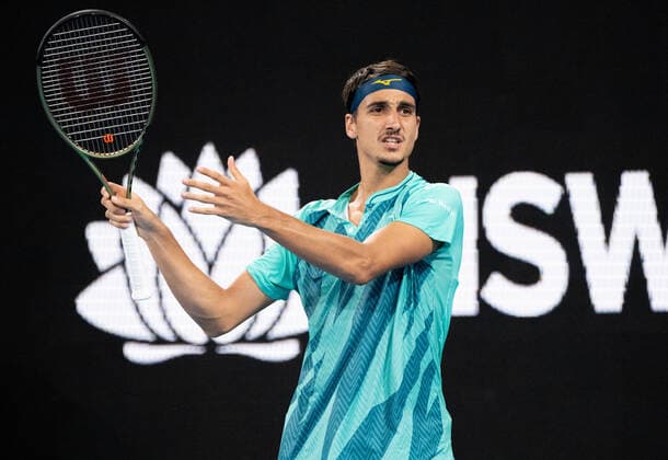 Tennis, ATP-Turnier in Sydney SYDNEY TENNIS CLASSIC, Lorenzo Sonego of Italy reacts during his match against Aslan Karatsev of Russia on Day 4 of the Sydney Tennis Classic at Ken Rosewall Arena, in Sydney, Thursday, January 13, 2022. ( NO ARCHIVING, EDITORIAL USE ONLY, NO USE IN BOOKS WITHOUT CONSENT SYDNEY NSW AUSTRALIA  Copyright: xJAMESxGOURLEYx 20220113001612997225