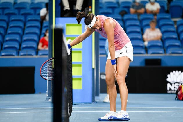 SYDNEY, AUSTRALIA - JANUARY 13: Caroline Garcia of France leans on the robe with disappointment during the Sydney Classic Tennis match between Barbora Krejcikova of the Czech Republic and Caroline Garcia of France at Ken Rosewall Arena on January 13, 2022 in Sydney, Australia. (Photo by Steven Markham Icon Sportswire) TENNIS: JAN 13 Sydney Classic Icon2201130099