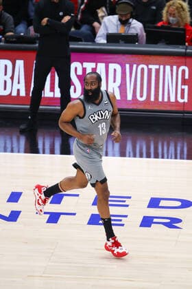 Basketball, NBA, Chicago Bulls - Brooklyn Nets CHICAGO, IL - JANUARY 12: Brooklyn Nets Guard James Harden (13) in action during a NBA, Basketball Herren, USA game between the Brooklyn Nets and the Chicago Bulls on January 12, 2022 at the United Center in Chicago, IL. (Photo by Melissa Tamez Icon Sportswire) NBA: JAN 12 Nets at Bulls Icon22011210