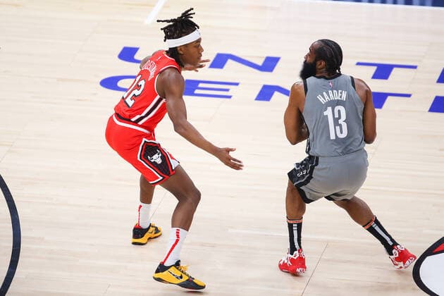 Basketball, NBA, Chicago Bulls - Brooklyn Nets CHICAGO, IL - JANUARY 12: Chicago Bulls Guard Ayo Dosunmu (12) guards Brooklyn Nets Guard James Harden (13) in action during a NBA, Basketball Herren, USA game between the Brooklyn Nets and the Chicago Bulls on January 12, 2022 at the United Center in Chicago, IL. (Photo by Melissa Tamez Icon Sportswire) NBA: JAN 12 Nets at Bulls Icon22011211