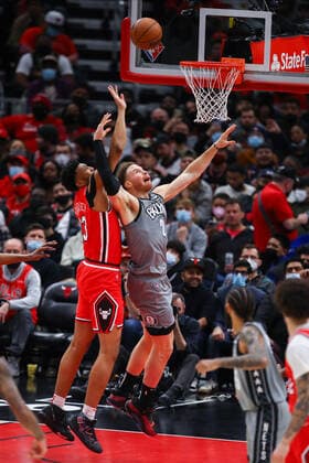 Basketball, NBA, Chicago Bulls - Brooklyn Nets CHICAGO, IL - JANUARY 12: Chicago Bulls Center Tony Bradley (13) and Brooklyn Nets Center Blake Griffin (2) jump for a rebound during a NBA, Basketball Herren, USA game between the Brooklyn Nets and the Chicago Bulls on January 12, 2022 at the United Center in Chicago, IL. (Photo by Melissa Tamez Icon Sportswire) NBA: JAN 12 Nets at Bulls Icon22011213