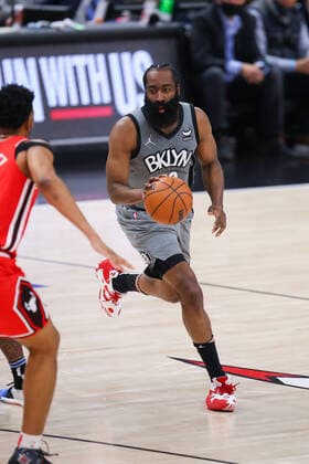 Basketball, NBA, Chicago Bulls - Brooklyn Nets CHICAGO, IL - JANUARY 12: Brooklyn Nets Guard James Harden (13) dribbles the ball in action during a NBA, Basketball Herren, USA game between the Brooklyn Nets and the Chicago Bulls on January 12, 2022 at the United Center in Chicago, IL. (Photo by Melissa Tamez Icon Sportswire) NBA: JAN 12 Nets at Bulls Icon22011216