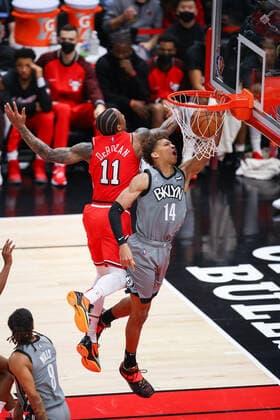 Basketball, NBA, Chicago Bulls - Brooklyn Nets CHICAGO, IL - JANUARY 12: Brooklyn Nets Forward Kessler Edwards (14) slam dunks the ball in action during a NBA, Basketball Herren, USA game between the Brooklyn Nets and the Chicago Bulls on January 12, 2022 at the United Center in Chicago, IL. (Photo by Melissa Tamez Icon Sportswire) NBA: JAN 12 Nets at Bulls Icon22011229