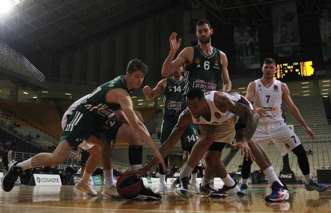 Greece Basketball Euroleague Panathinaikos - CSKA 6739840 12.01.2022 CSKA s Joel Bolomboy, centre right, struggles for a ball during the Euroleague basketball match between Panathinaikos Athens and CSKA Moscow, in Athens, Greece. Mikhail Serbin Sputnik Athens Greece  Copyright: xMikhailxSerbinx
