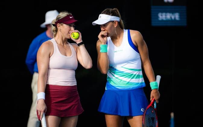 Mandatory Credit: Photo by Rob Prange Shutterstock (12751288df) Nicole Melichar-Martinez of the United States & Alexa Guarachi of Chile playing doubles at the 2022 Sydney Tennis Classic WTA, Tennis Damen 500 tennis tournament Sydney Tennis Classic, Day 4, Tennis, Olympic Park, Sydney, Australia - 13 Jan 2022 Sydney Tennis Classic, Day 4, Tennis, Olympic Park, Sydney, Australia - 13 Jan 2022 Copyright: xRobxPrange Shutterstockx 12751288df