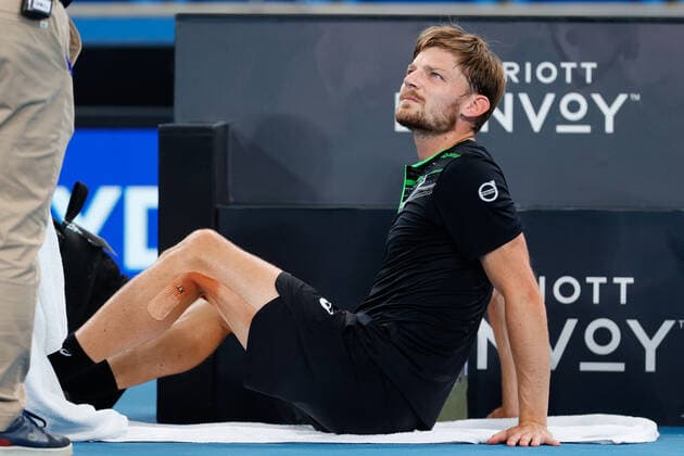 David Goffin of Belgium takes a medical time out and receives treatment against Andy Murray of Great Britain in the Quarter Final during the Sydney Tennis Classic 2022 at Sydney Olympic Park Tennis Centre, Sydney, Australia on 13 January 2022. Copyright: xPeterxDovganx 30470477