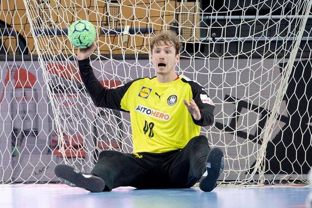 Goalkeeper Till KLIMPKE GER sits with the ball in the hand on the hall floor, shouting, dissatisfied Handball Laenderspiel der Maennern, Testspiel, Freundschaftsspiel, Germany GER France FRA 35 34, on 09 01 2022 in Wetzlar Germany ÃÂ