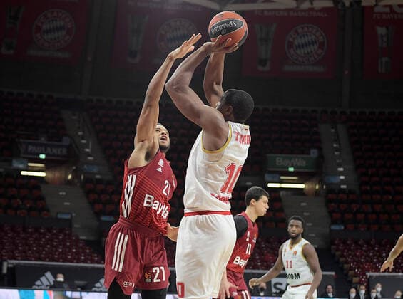 13 01 2022, xemx, Basketball Euroleague, FC Bayern Muenchen AS Monaco emspor, v l Augustine Rubit FC Bayern Basketball , Will Thomas AS Monaco Muenchen