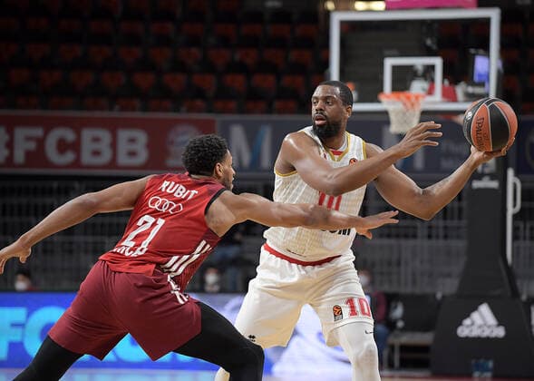 13 01 2022, xemx, Basketball Euroleague, FC Bayern Muenchen AS Monaco emspor, v l Augustine Rubit FC Bayern Basketball , Will Thomas AS Monaco Muenchen