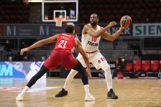 Augustine Rubit Bayern Basketball, 21 bedraengt Will Thomas AS Monaco, 10 GER, FC Bayern Basketball vs AS Monaco, Basketball, EuroLeague, 2021 2022 season, 13 01 2022, GER, FC Bayern Basketball vs AS Monaco, Basketball, EuroLeague, 2021 2022 season, 13 01 2022 Munich. Copyright: xEIBNER MarcelxEngelbrechtx EP_EER