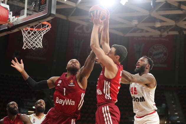 Deshaun Thomas Bayern Basketball, 1 and Zan Mark Sisko Bayern Basketball, 31 clear before Donta Hall AS Monaco, 45 GER, FC Bayern Basketball vs AS Monaco, Basketball, EuroLeague, 2021 2022 season, 13 01 2022, GER, FC Bayern Basketball vs AS Monaco, Basketball, EuroLeague, 2021 2022 season, 13 01 2022 Munich. Copyright: xEIBNER MarcelxEngelbrechtx EP_EER