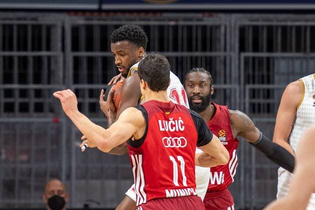Alpha Diallo 11 AS Monaco Basket , Vladimir Lucic 11 FC Bayern , Othello Hunter 8 FC Bayern , FC Bayern Basketball vs AS Monaco Basket, Euroleague, 13 01 2022 Muenchen Bayern Germany Copyright: xkolbert-press UlrichxGamelx
