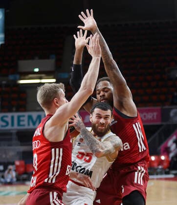 13 01 2022, Euroleague, FC Bayern Basketball vs AS Monaco, Basketball , Sport, in picture Ognjen Jaramaz FCB Basketball , JAMES, MIKE AS Monaco and Deshaun Thomas FCB Basketball