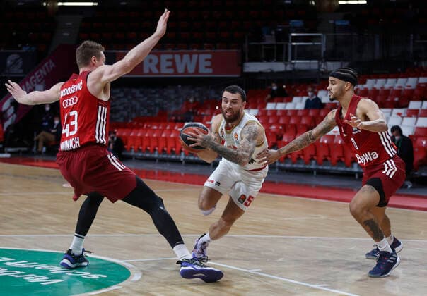 13 01 2022, Euroleague, FC Bayern Basketball vs AS Monaco, Basketball , Sport, in picture Leon Radosevic FCB Basketball , JAMES, MIKE AS Monaco and Nick Weiler Babi FCB Basketball