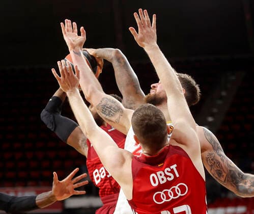 13 01 2022, Euroleague, FC Bayern Basketball vs AS Monaco, Basketball , Sport, in the picture Deshaun Thomas FCB Basketball vs MOTIEJUNAS, DONATAS AS Monaco , Andreas Obst FCB Basketball