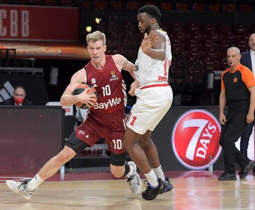 13 01 2022, xemx, Basketball Euroleague, FC Bayern Muenchen AS Monaco emspor, v l Ognjen Jaramaz FC Bayern Basketball , Alpha Diallo AS Monaco Muenchen