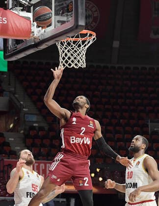 13 01 2022, xemx, Basketball Euroleague, FC Bayern Muenchen AS Monaco emspor, v l Mike James AS Monaco , Corey Walden FC Bayern Basketball , Will Thomas AS Monaco Muenchen